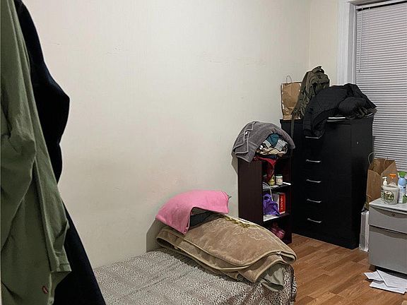 5th image of 4012 73rd St APT A1
