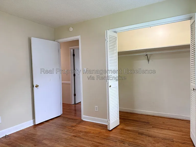 415 W 2nd St — Photo 33