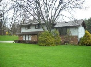 7775 Walton Rd, Walton Hills, OH 44146