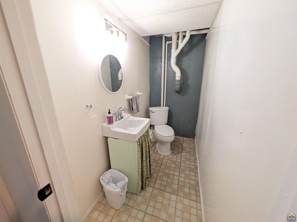 1227 13th Rd, Burlington, KS 66839