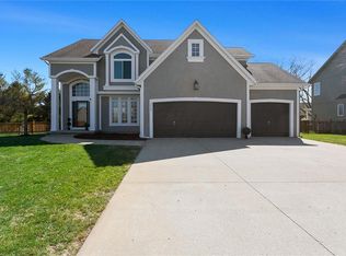 217 NE Hidden Valley Ln, Lees Summit, MO 64064