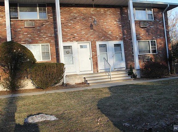 2nd image of 806 Washington Dr