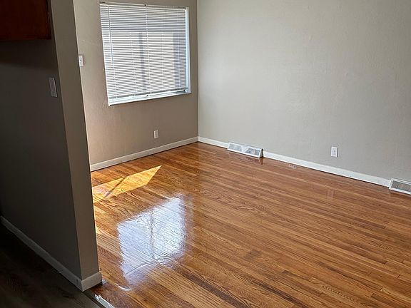 4th image of 3947 Illinois Ave #A