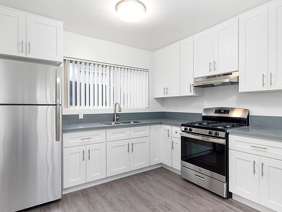 3rd image of 3065 Hawthorn St #2