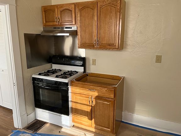 5th image of 705 W Walnut St