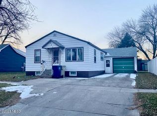 621 2nd St SW, Watertown, SD 57201