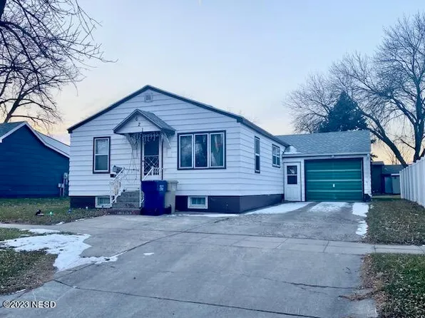 621 2nd St SW, Watertown, SD 57201