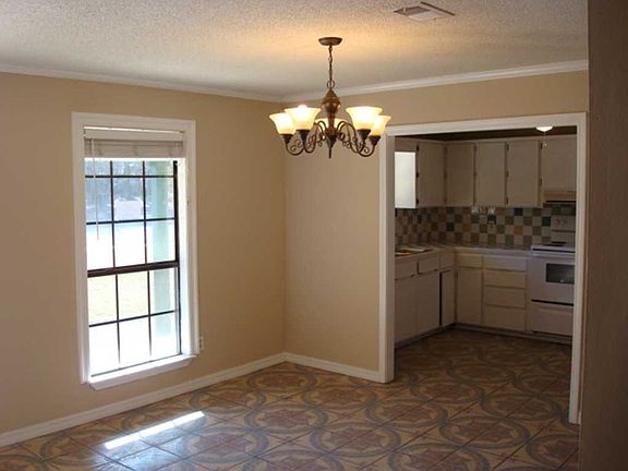 3rd image of 3113 Breezy Hill Ln