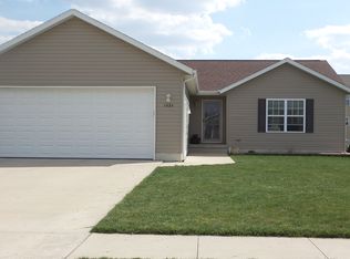 1424 Springbrook Dr, Cedar Falls, IA 50613