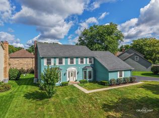 1423 Meander Dr, Naperville, IL 60565