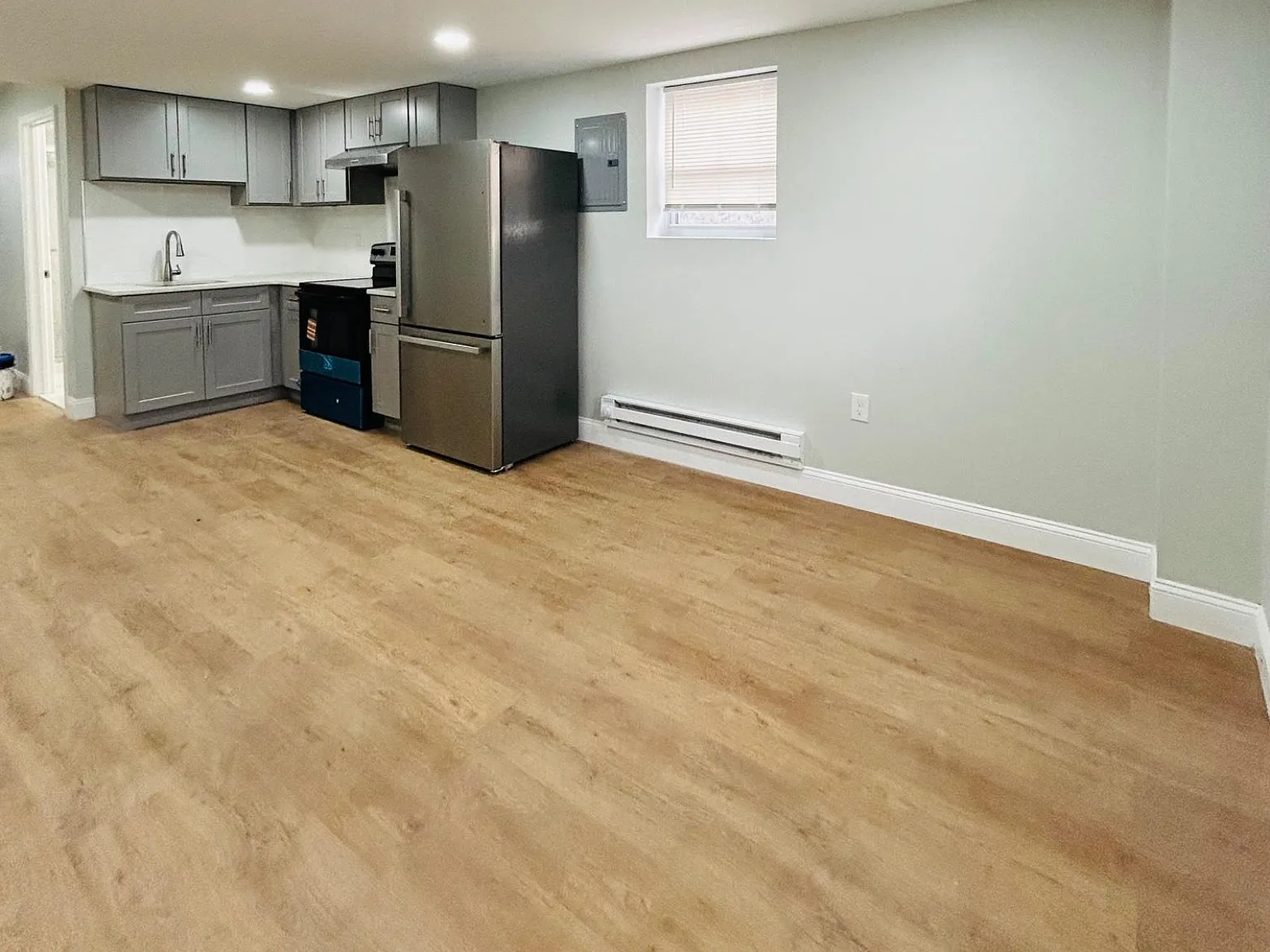 2 bed, 1.0 bath, 1000 sqft, $2,100 — Photo 2