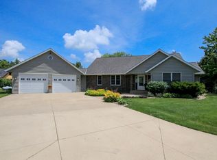 24876 Vista Rd, Hutchinson, MN 55350