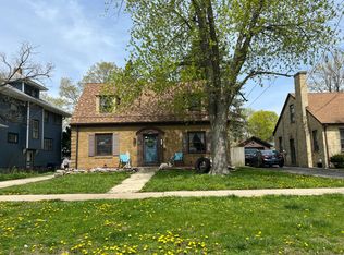 406 Lovell St, Elgin, IL 60120