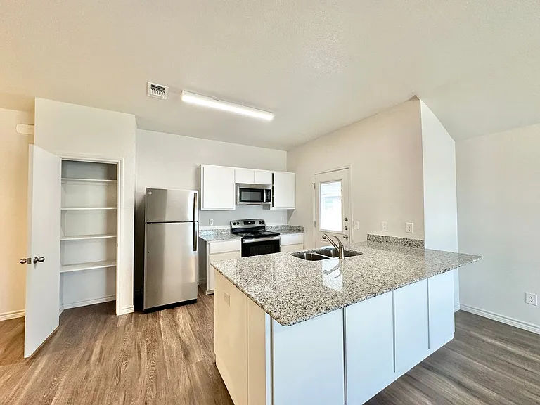1708 Clovis Dr — Photo 26