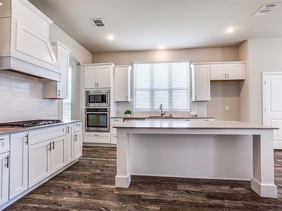3rd image of 4036 Crowe Ln