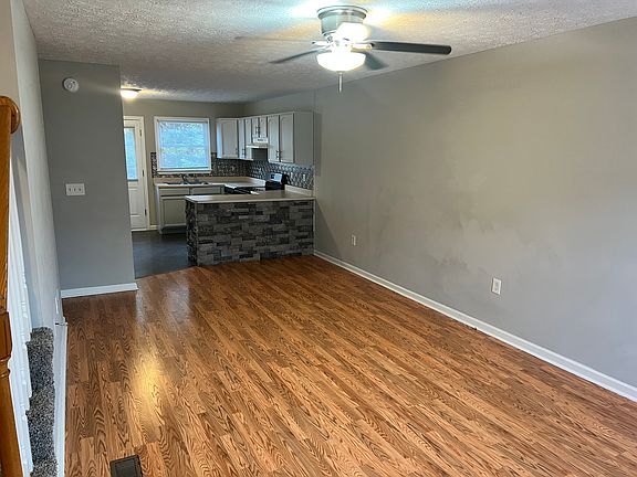 2nd image of 320 Beaverview Dr #320