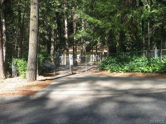 Gated circular drive, fenced yard.