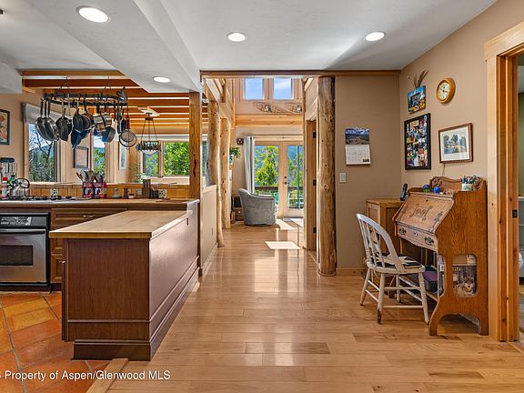 3rd image of 372 Hawk Ln