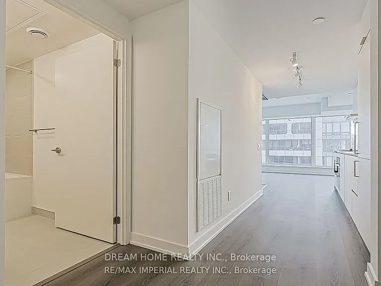 8 Wellesley St W #4907 — Photo 5