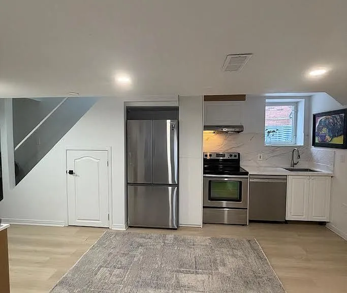 51 Rocksprings Ave #LOWER — Photo 1