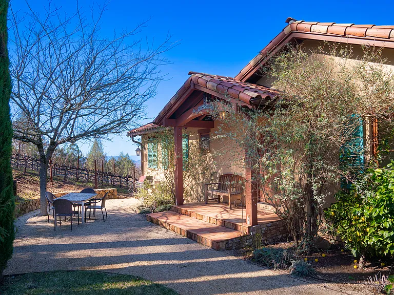 Separate Guest house on property.
Guest house has AC main house does not.