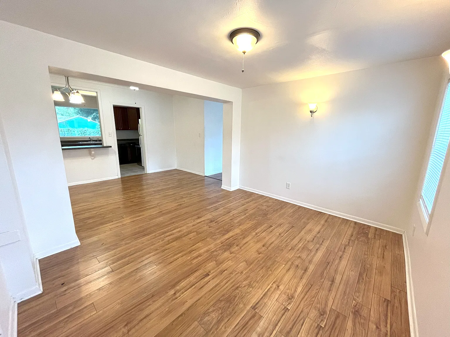 4 bed, 1333 sqft, $2,640 — Photo 4