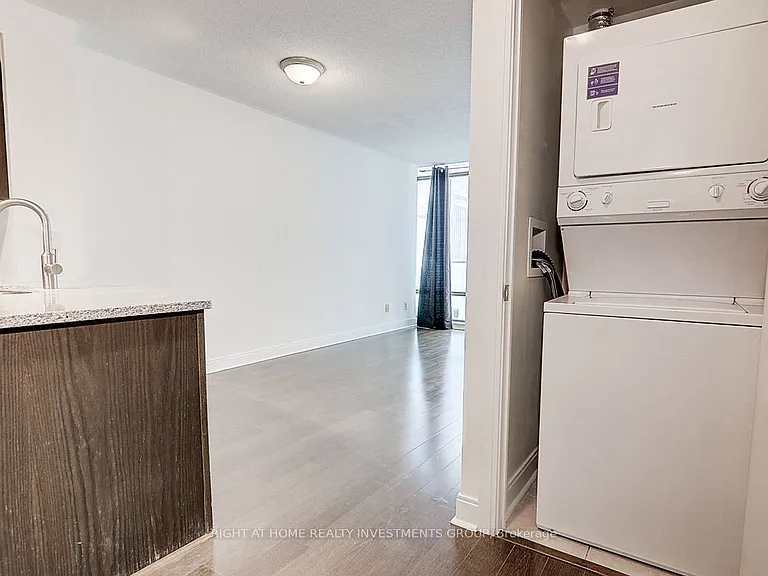 18 Yorkville Ave #704 — Photo 20
