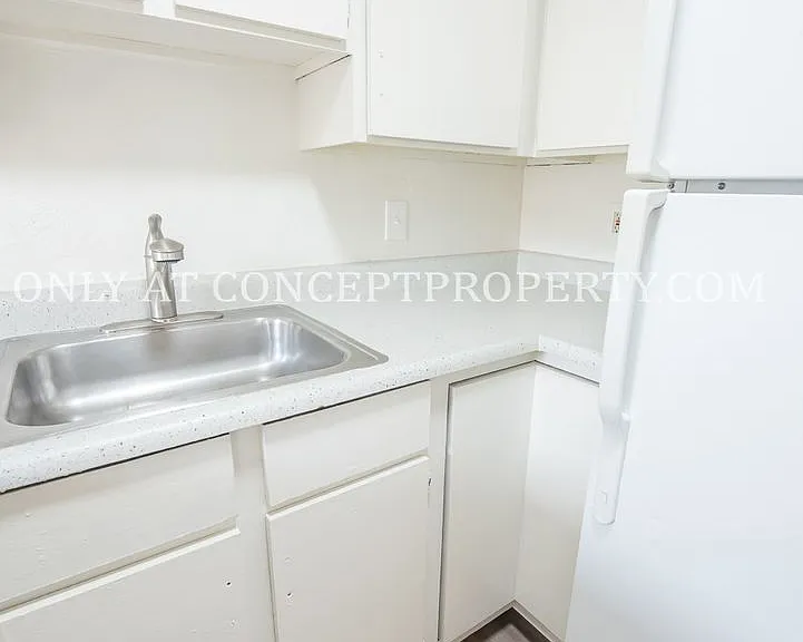 223 E 3rd Ave — Photo 67