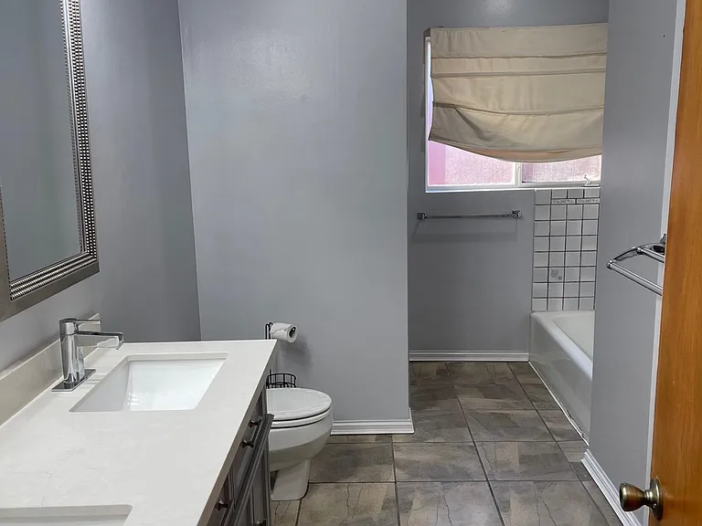 1085 Riviera Dr — Photo 37