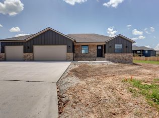 871 S Irontree Ct, Nixa, MO 65714