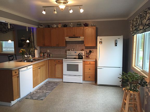 5th image of 323 Peck St
