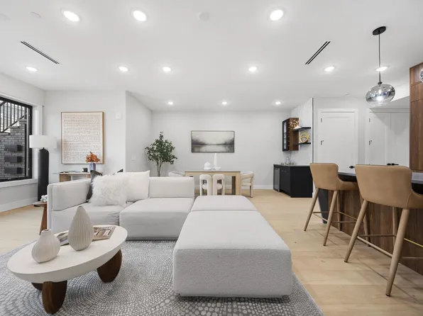 373 New York Avenue image 2 of 25