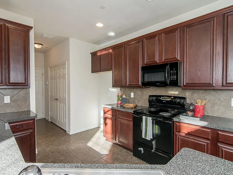 8740 Bigelow Dr — Photo 9