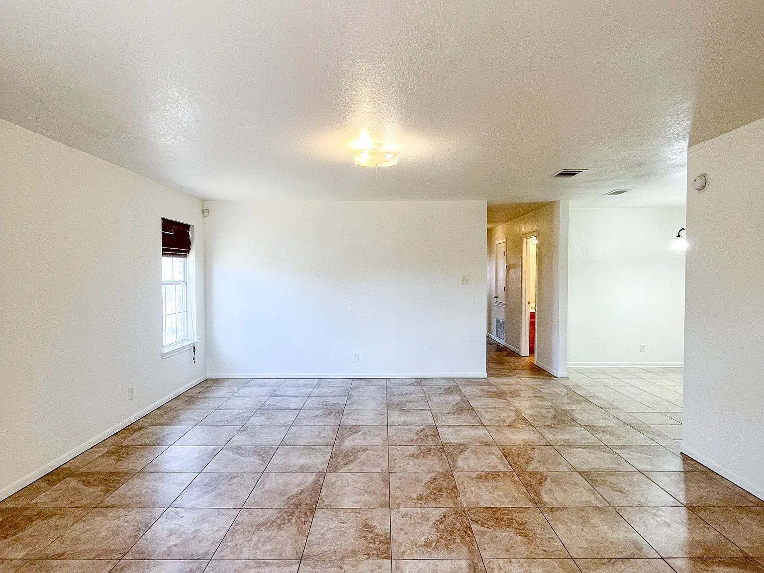 3 bed, 1300 sqft, $1,095 — Photo 4