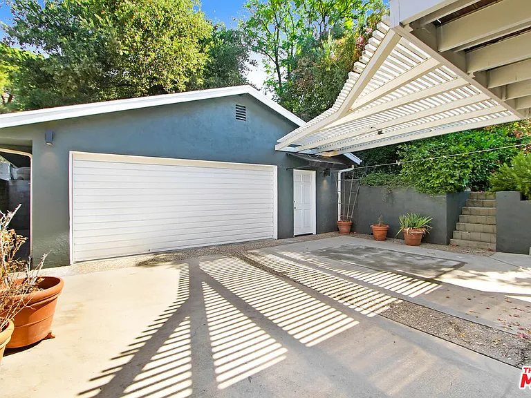 2401 Olive Ave — Photo 45