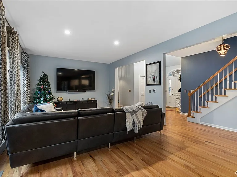 4892 Macgregor Ln — Photo 8