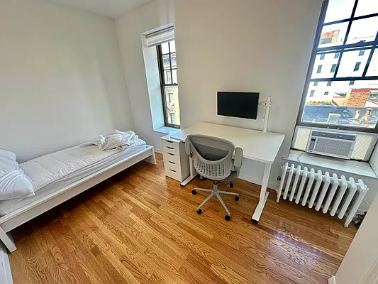 Rented by J PRESTON AND ASSOCIATES INC | media 4