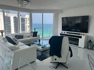 La Perla Condo — Photo 3