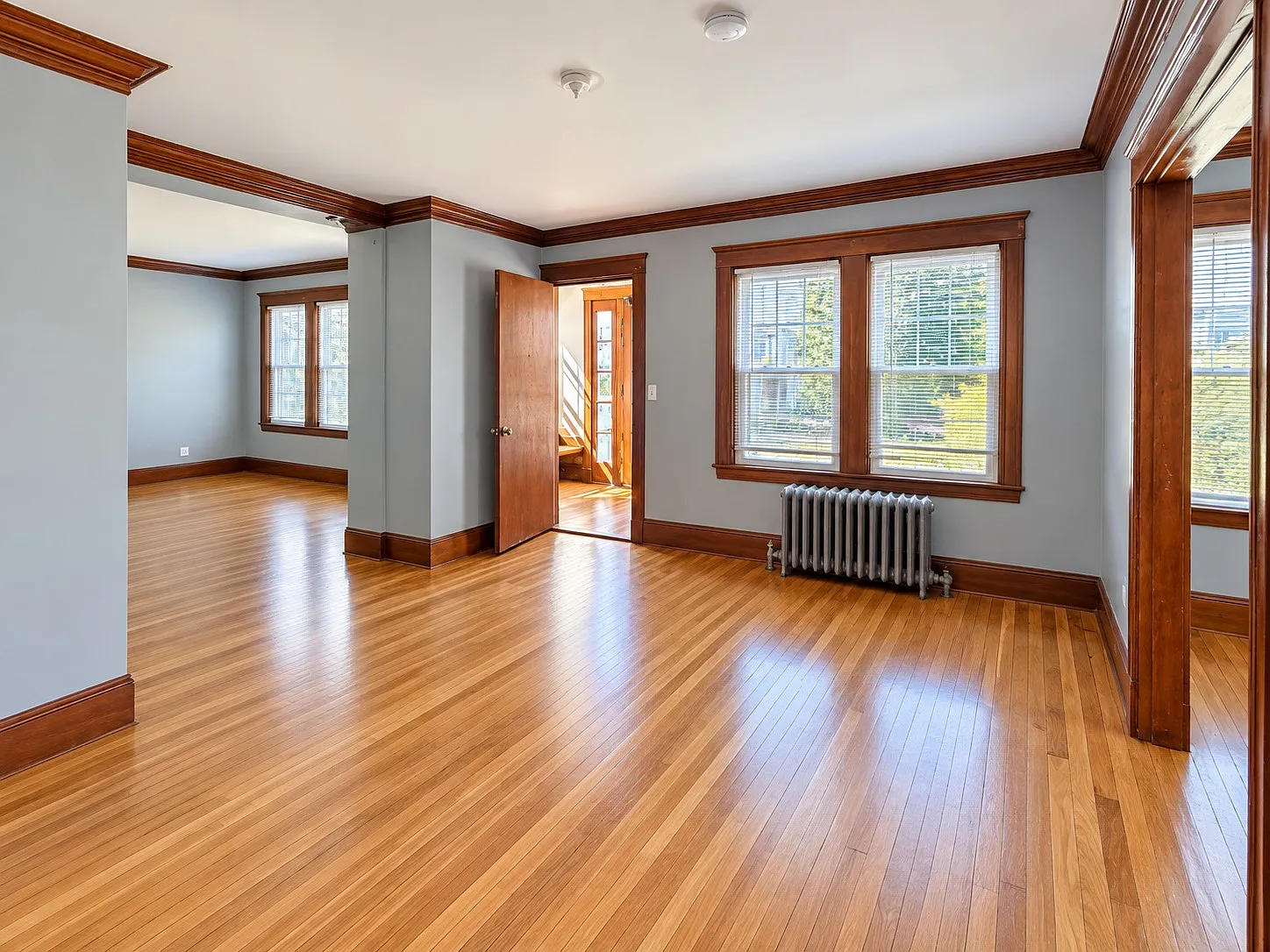 3 bed, 1100 sqft, $3,100 — Photo 2