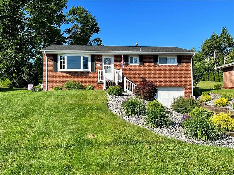 233 Columbia Dr photo 1