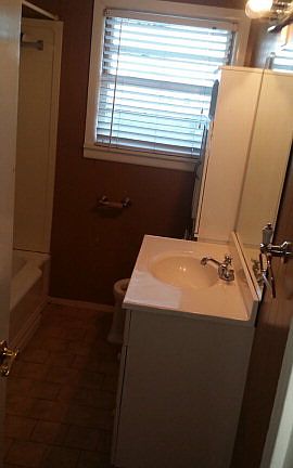 3rd image of 1517 E 21st St