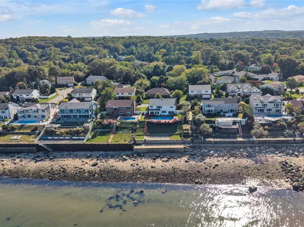 43 Oak Point Drive N, Bayville, NY 11709