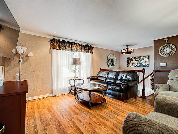 5th image of 3010 Cravens Ave
