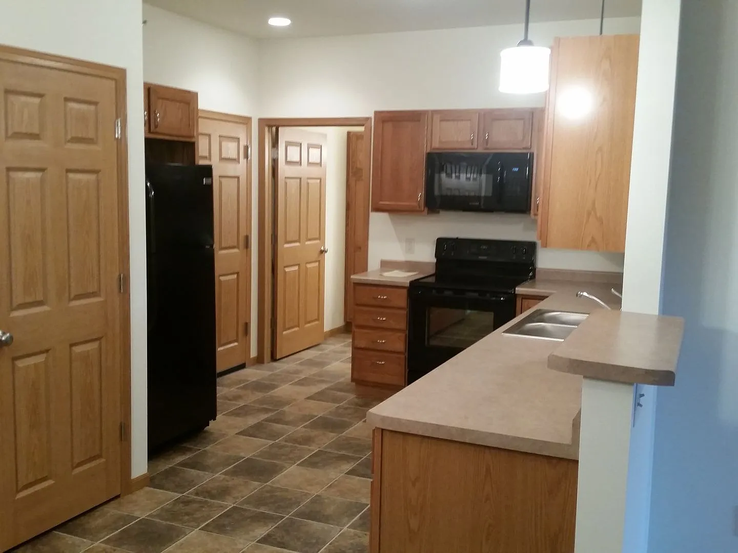 1 bed, 755 sqft, $860 — Photo 2