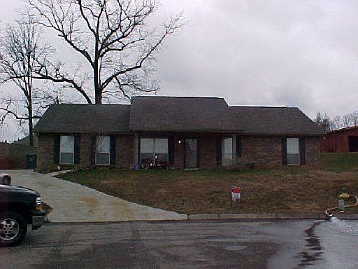 2nd image of 110 Maple Oak Dr