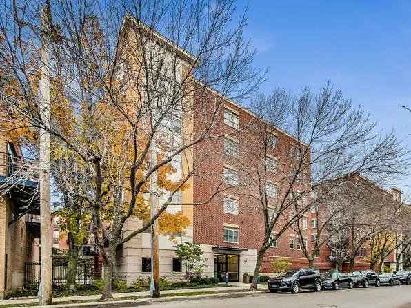 2330 W Saint Paul Ave APT 204, Chicago, IL 60647