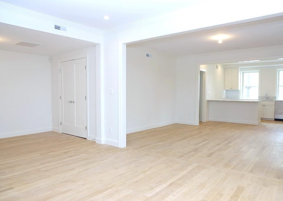 2nd image of 25 Alton Ct #3