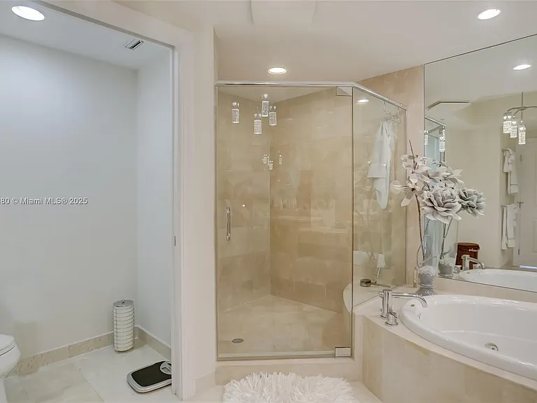 1 N Ocean Blvd #1011 — Photo 15