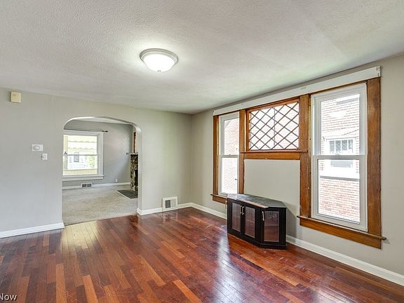 4th image of 87 Hawthorne Ave