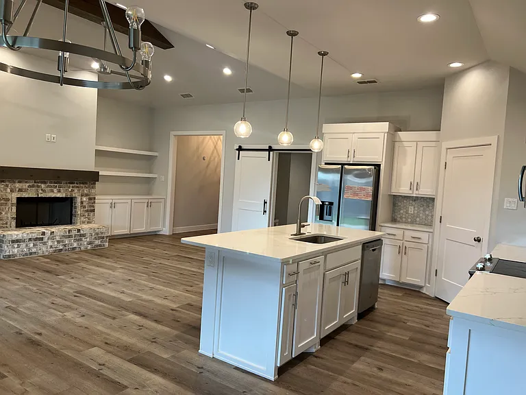 6510 Stadium Dr — Photo 2